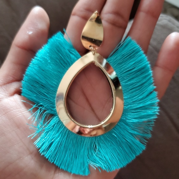 Bohemian big tassel earring - Picture 5 of 8